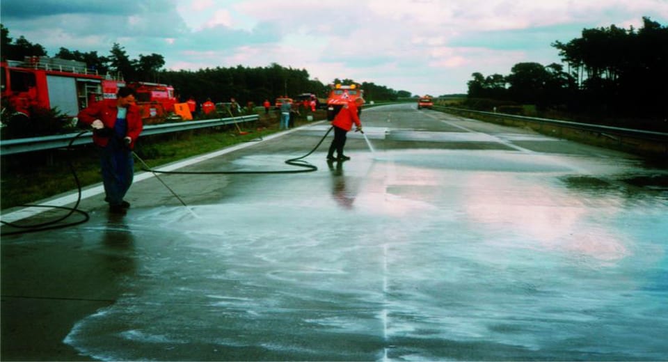AQUAQUICK 2000 Road Cleaning by fire fighters brigades
